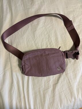 Lululemon Everywhere Belt Bag *1L - Lavender Colour
